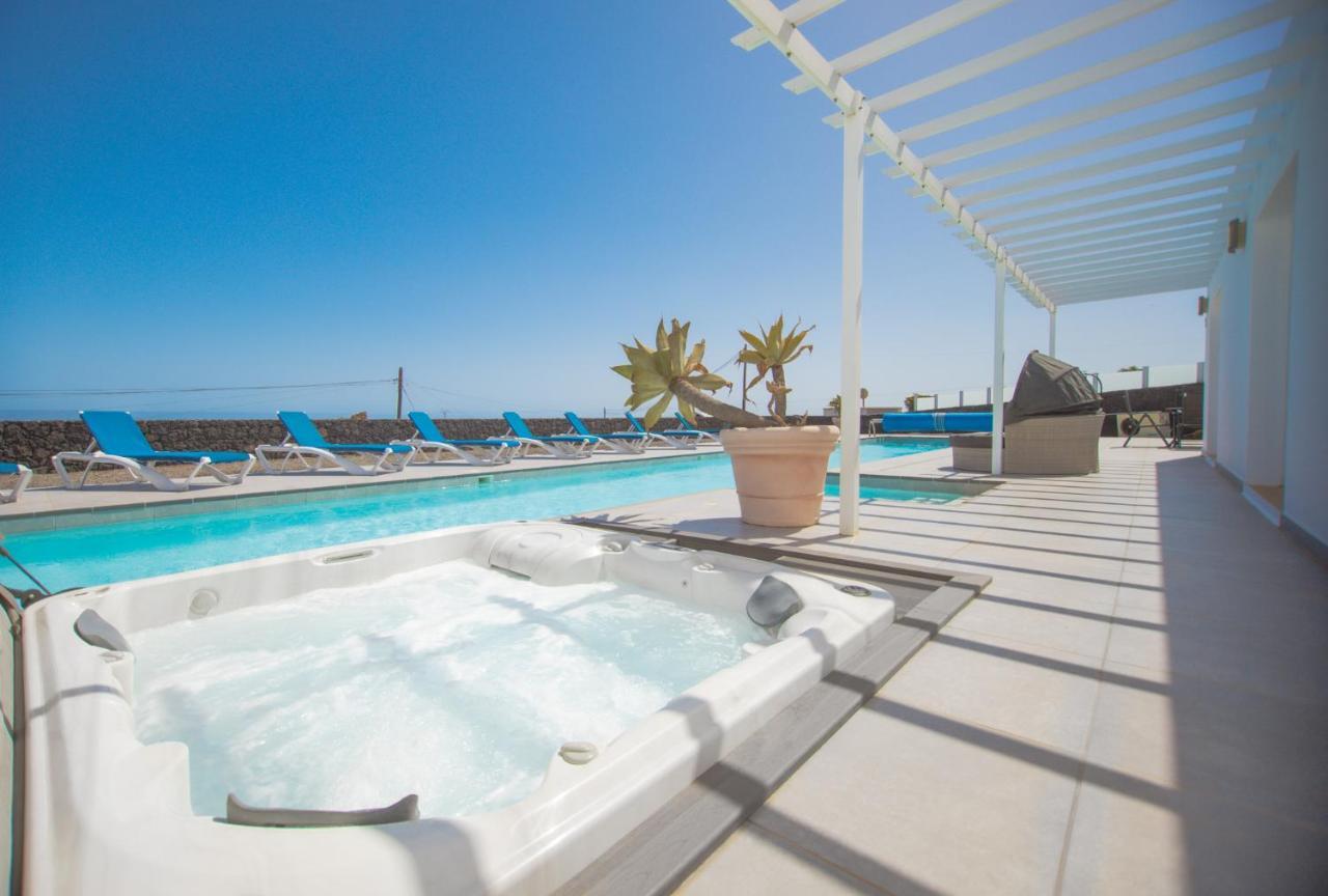 Вилла Casa Conil With A Private 25 Meter Heated Pool Экстерьер фото